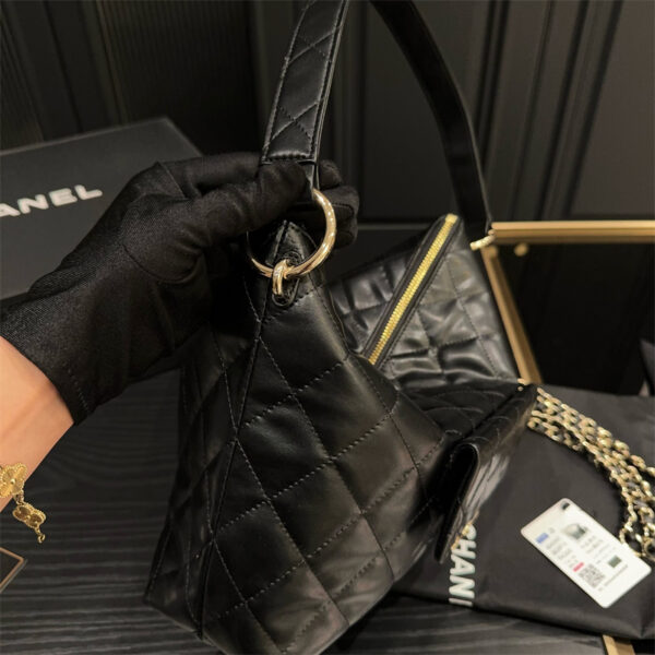 シャネル ホーボー バッグ シャネル トート バッグ chanel ショルダー バッグ チェーン 小脇 に 抱える バッグ ハイ ブランド カバン 鞄 一生 もの レディース シャネル 偽物 - 画像 (8)