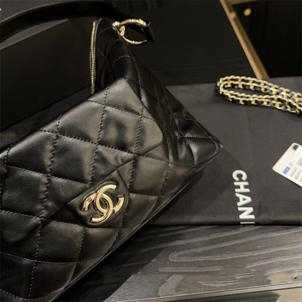 シャネル ホーボー バッグ シャネル トート バッグ chanel ショルダー バッグ チェーン 小脇 に 抱える バッグ ハイ ブランド カバン 鞄 一生 もの レディース シャネル 偽物 - 画像 (9)