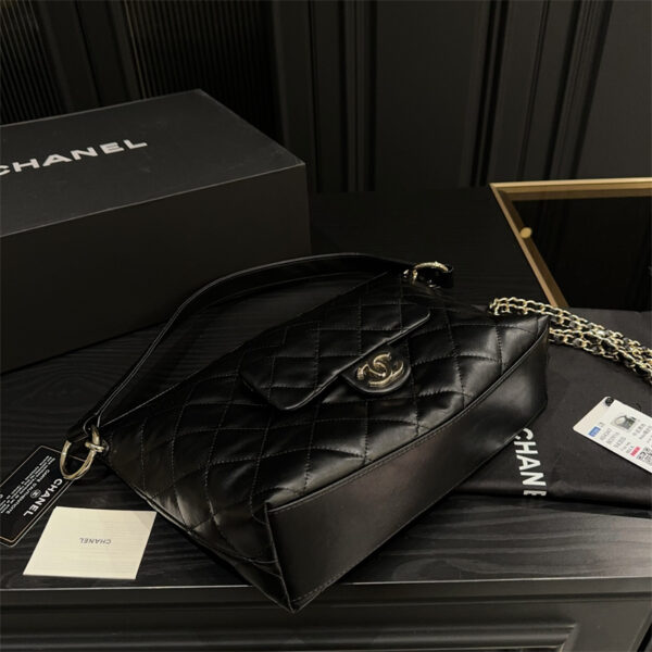 シャネル ホーボー バッグ シャネル トート バッグ chanel ショルダー バッグ チェーン 小脇 に 抱える バッグ ハイ ブランド カバン 鞄 一生 もの レディース シャネル 偽物 - 画像 (10)
