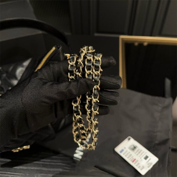 シャネル ホーボー バッグ シャネル トート バッグ chanel ショルダー バッグ チェーン 小脇 に 抱える バッグ ハイ ブランド カバン 鞄 一生 もの レディース シャネル 偽物 - 画像 (11)