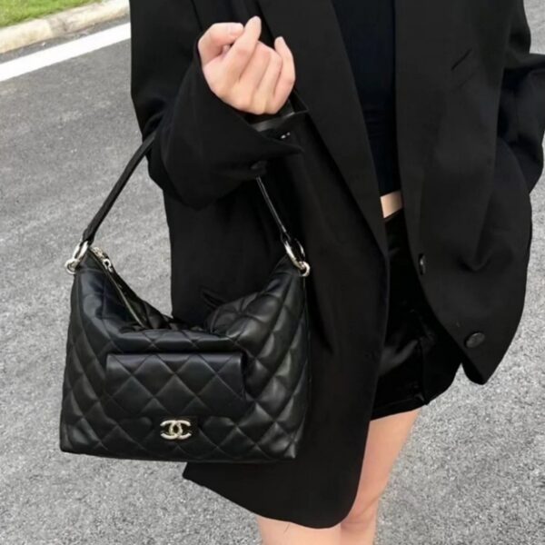 シャネル ホーボー バッグ シャネル トート バッグ chanel ショルダー バッグ チェーン 小脇 に 抱える バッグ ハイ ブランド カバン 鞄 一生 もの レディース シャネル 偽物