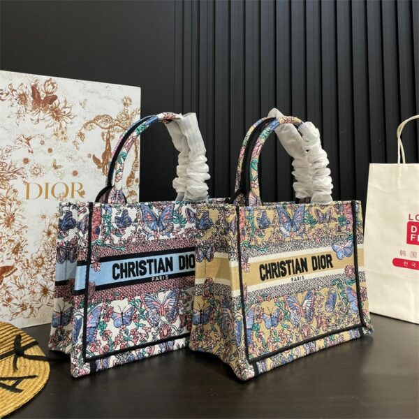 ディオール ブック トート 芸能人 ブック トート dior ハイ ブランド トート バッグ 人気 手提げ バッグ おしゃれ ブランド コットン バッグ トートバッグ 刺繍 夏 ハイ ブランド バッグ