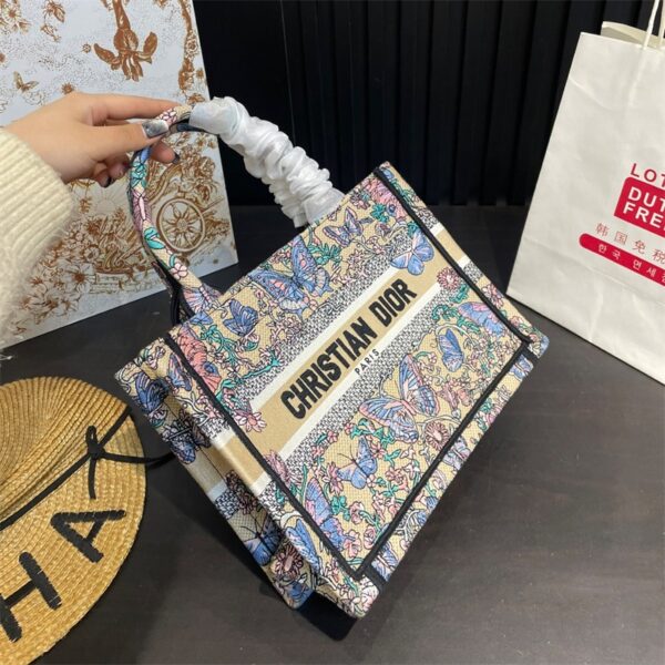 ディオール ブック トート 芸能人 ブック トート dior ハイ ブランド トート バッグ 人気 手提げ バッグ おしゃれ ブランド コットン バッグ トートバッグ 刺繍 夏 ハイ ブランド バッグ - 画像 (4)