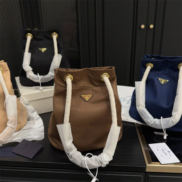 プラダ トートバッグ 超 軽量 ナイロン トート バッグ ブランド 高級 ナイロン トート バッグ 小さめ トート バッグ ブランド バケツ 型 バッグ 流行り プラダ 偽物 - 画像 (8)