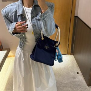 プラダ トートバッグ 超 軽量 ナイロン トート バッグ ブランド 高級 ナイロン トート バッグ 小さめ トート バッグ ブランド バケツ 型 バッグ 流行り プラダ 偽物